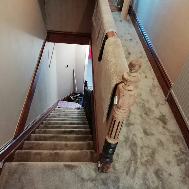 beige landing and stair carpet